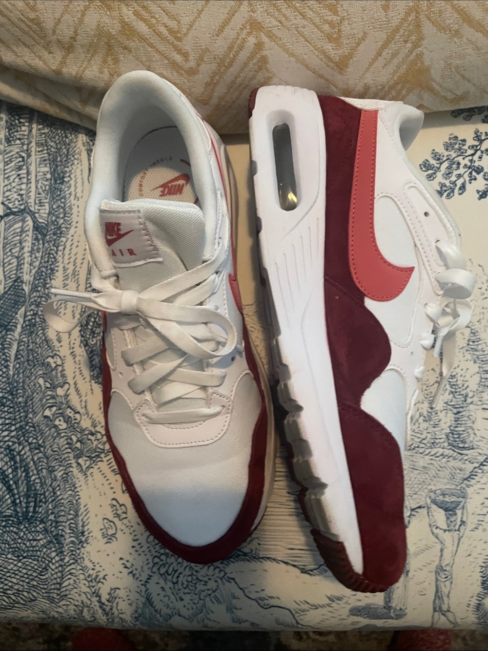 Nike White and Red Low-Top Air Sneakers - Picture 5 of 6